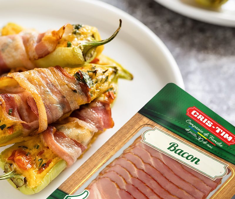 Ardei umpluți înveliți cu bacon