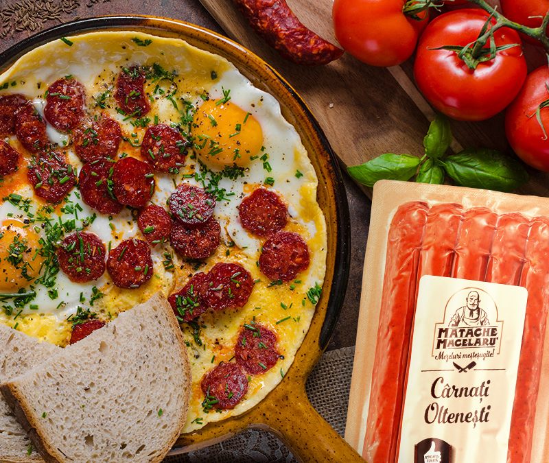 Omletă Ochioasă cu Cârnați Oltenești Matache Măcelaru’